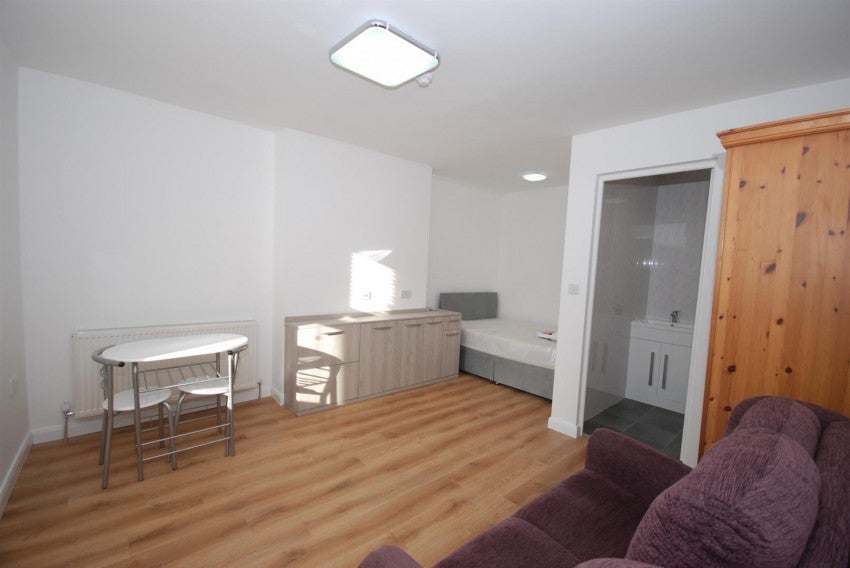 Flat Milverton Hill in Royal Leamington Spa