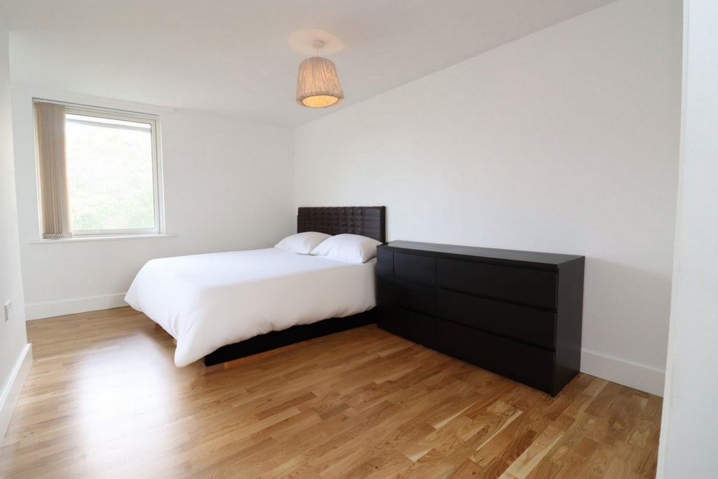 Room Globe Road in Greater London