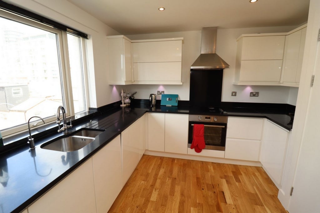 Room Globe Road in Greater London