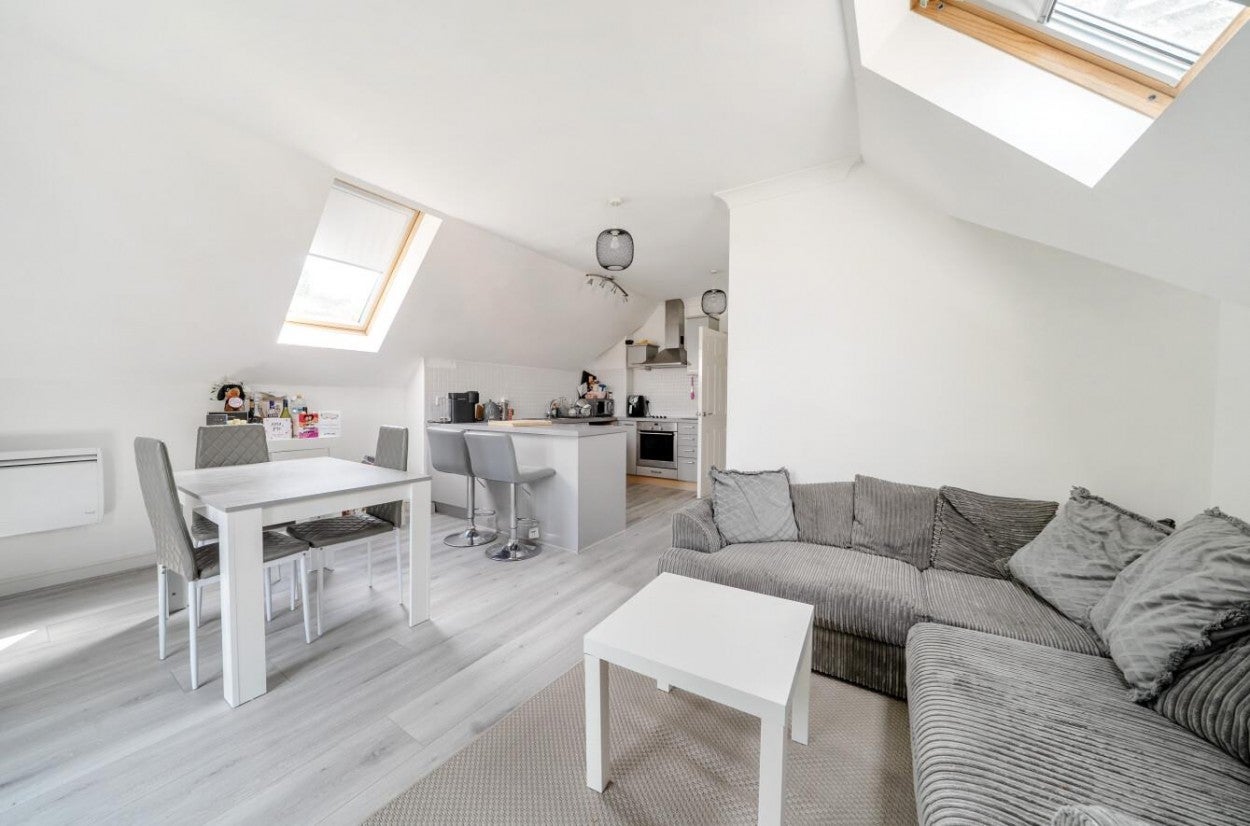 Flat Osnaburgh Hill in Surrey Heath