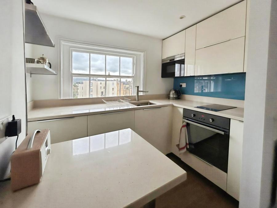 Flat Lansdown Crescent in Cheltenham