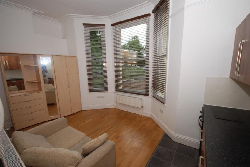 Flat Milverton Hill in Royal Leamington Spa