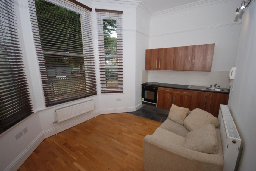 Flat Milverton Hill in Royal Leamington Spa
