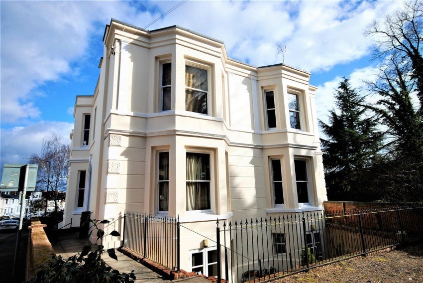 Flat Milverton Hill in Royal Leamington Spa