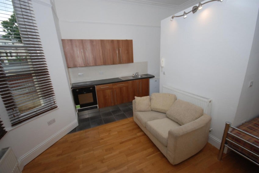 Flat Milverton Hill in Royal Leamington Spa