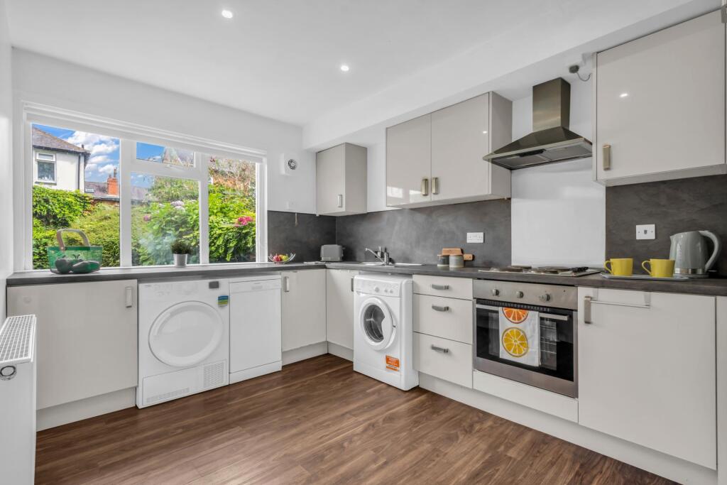 Flat Edward Road in Greater London