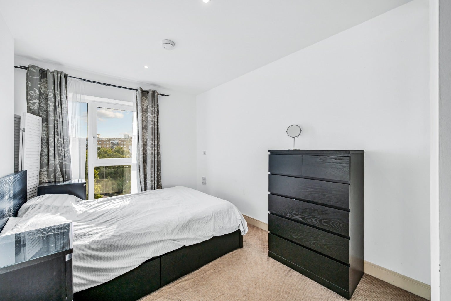 Flat York Road in Greater London