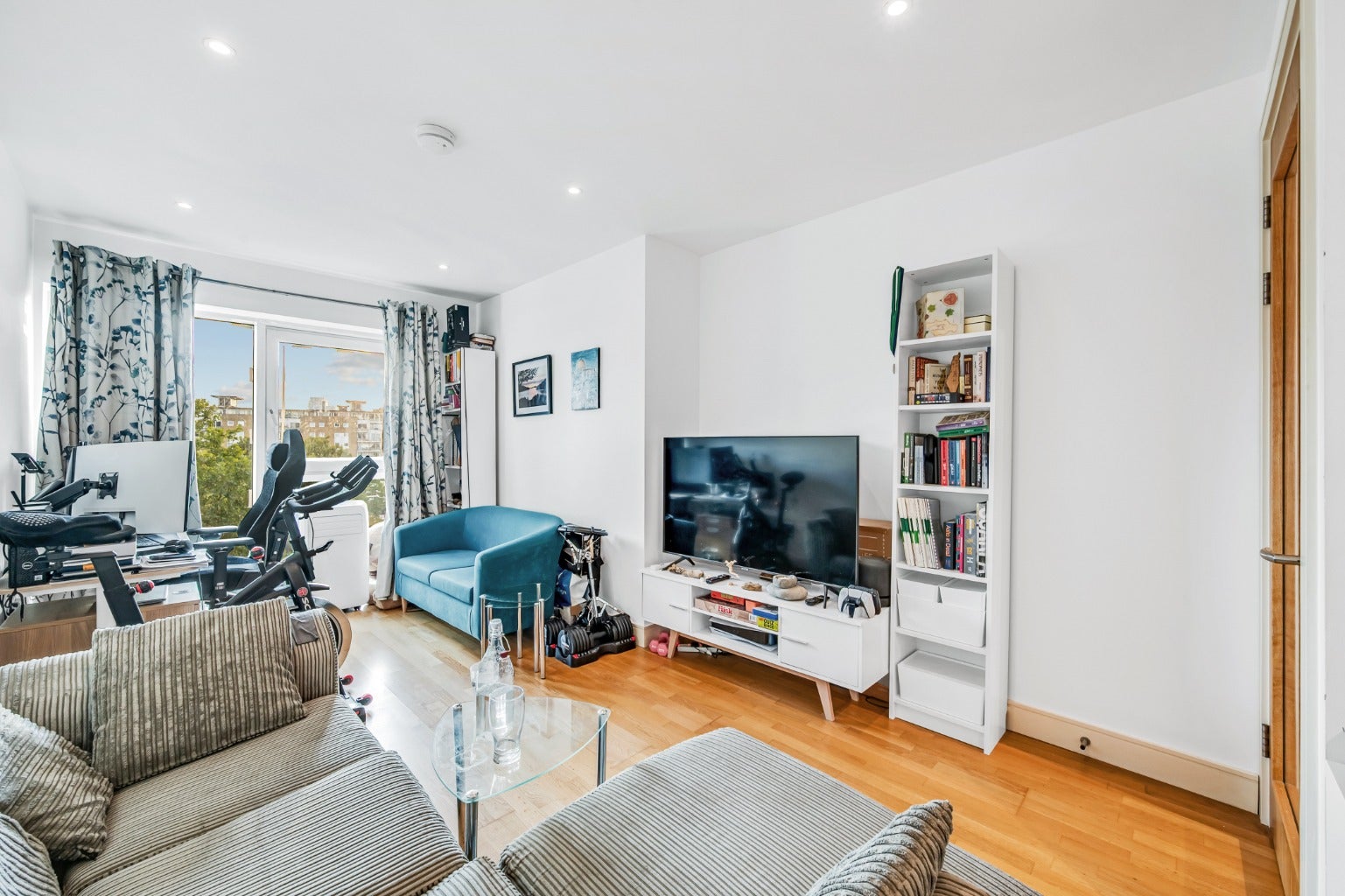 Flat York Road in Greater London