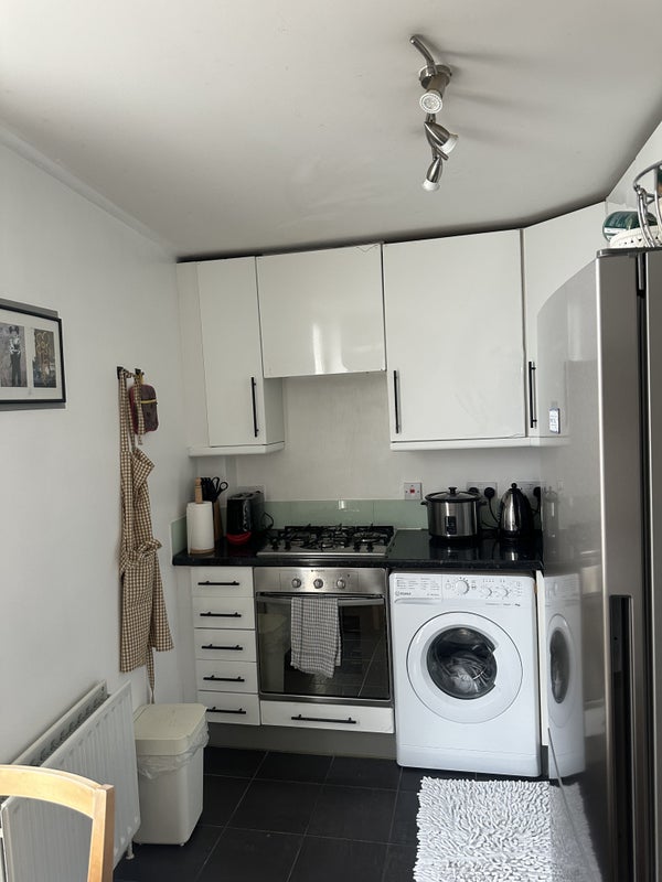 Flat Brand Close in Greater London