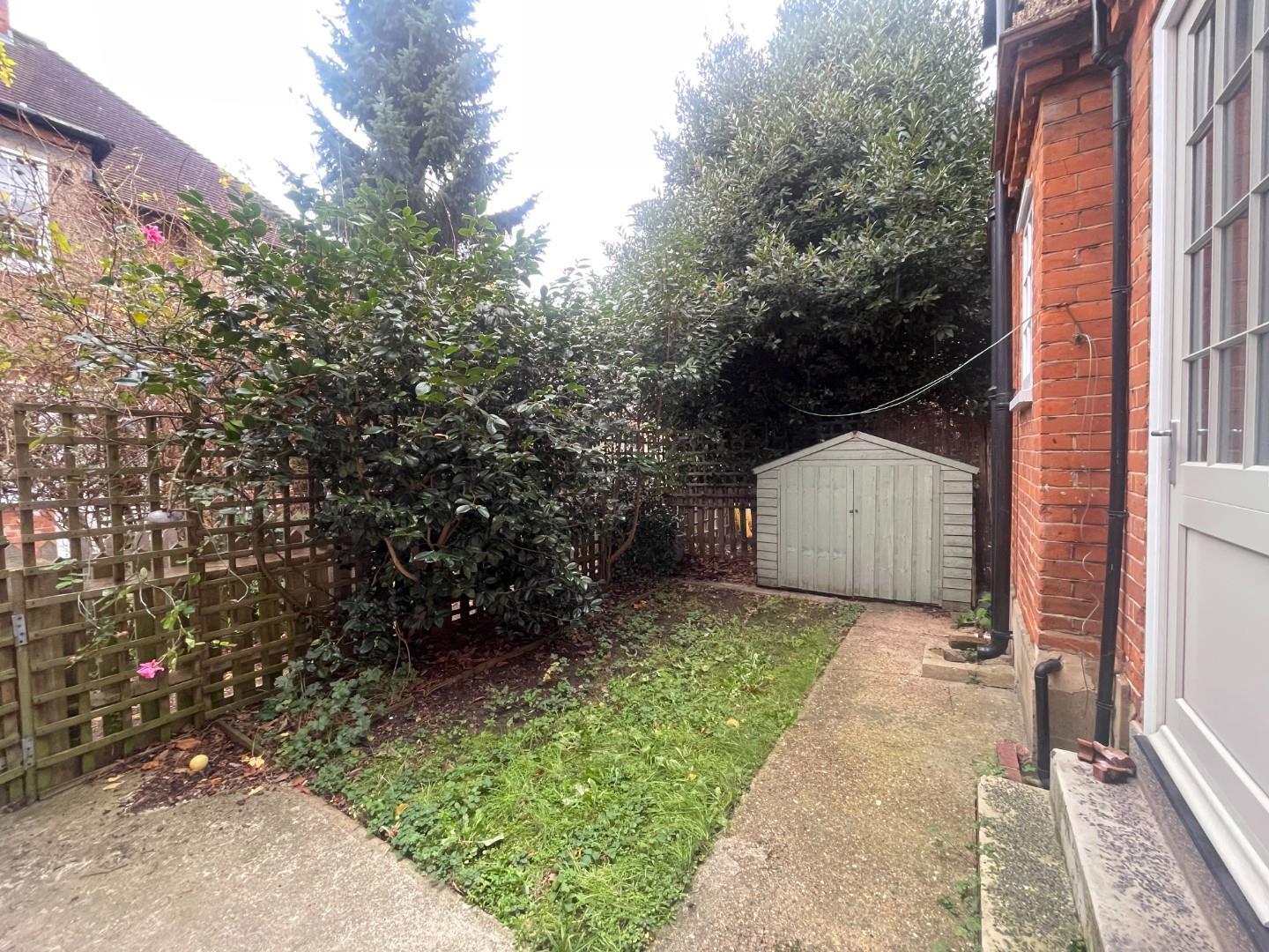 Flat Dekker Road in Greater London
