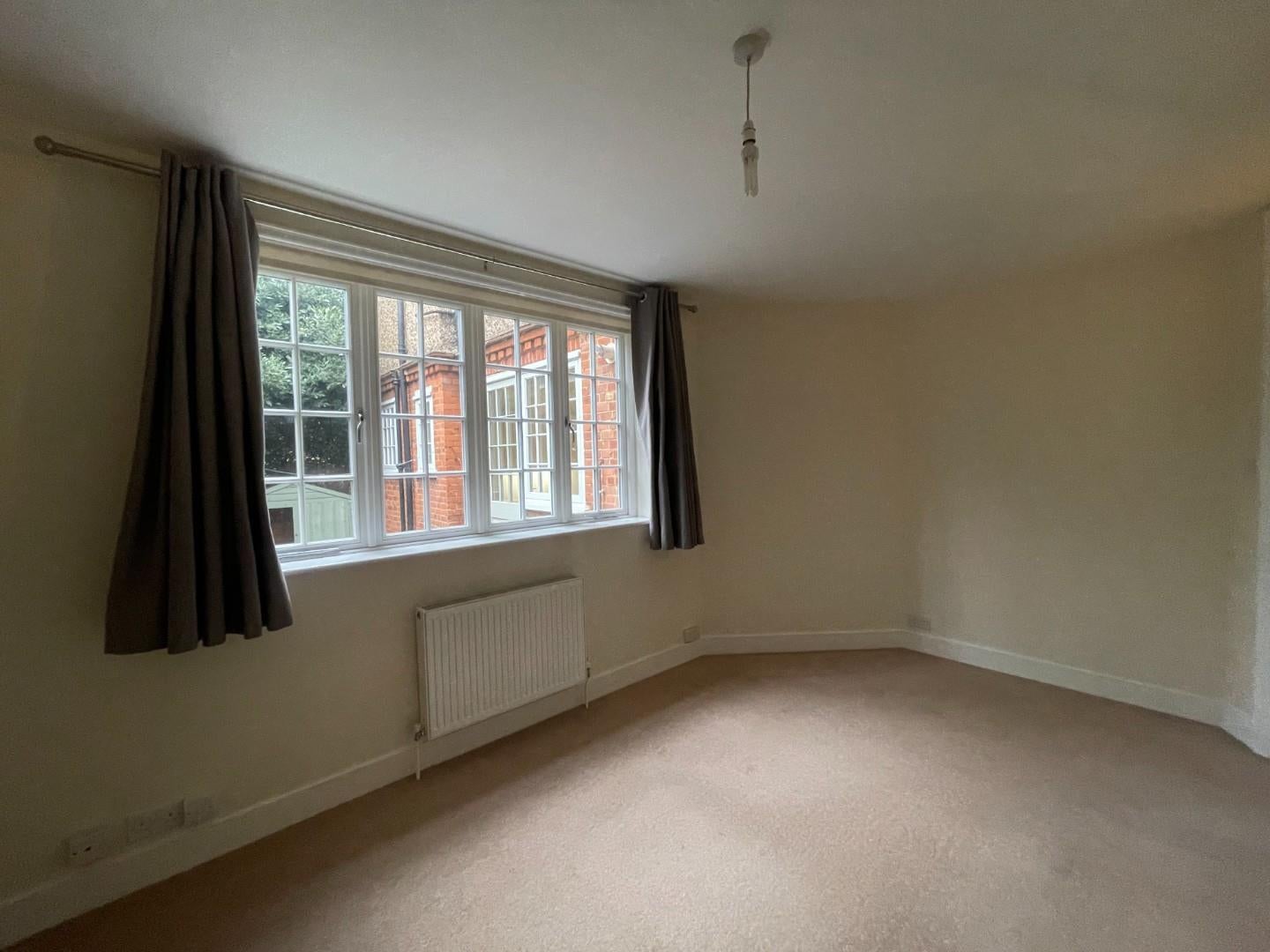 Flat Dekker Road in Greater London