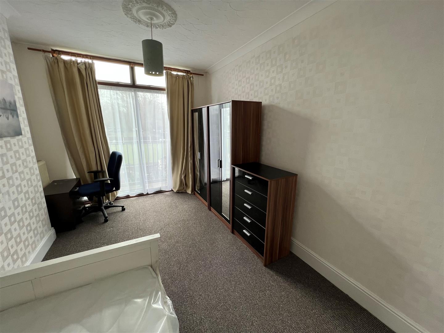 Room Lowcay Road in Portsmouth
