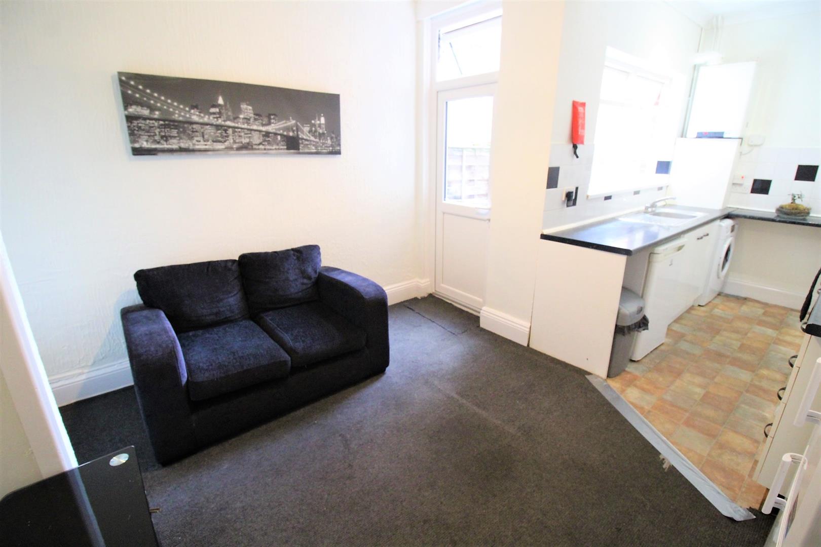 Room Lowcay Road in Portsmouth
