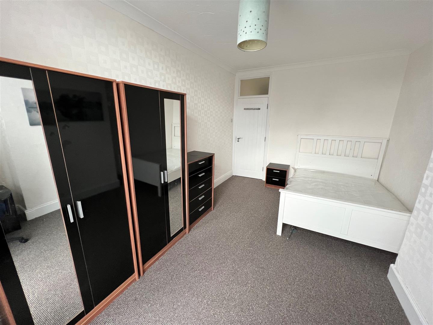 Room Lowcay Road in Portsmouth