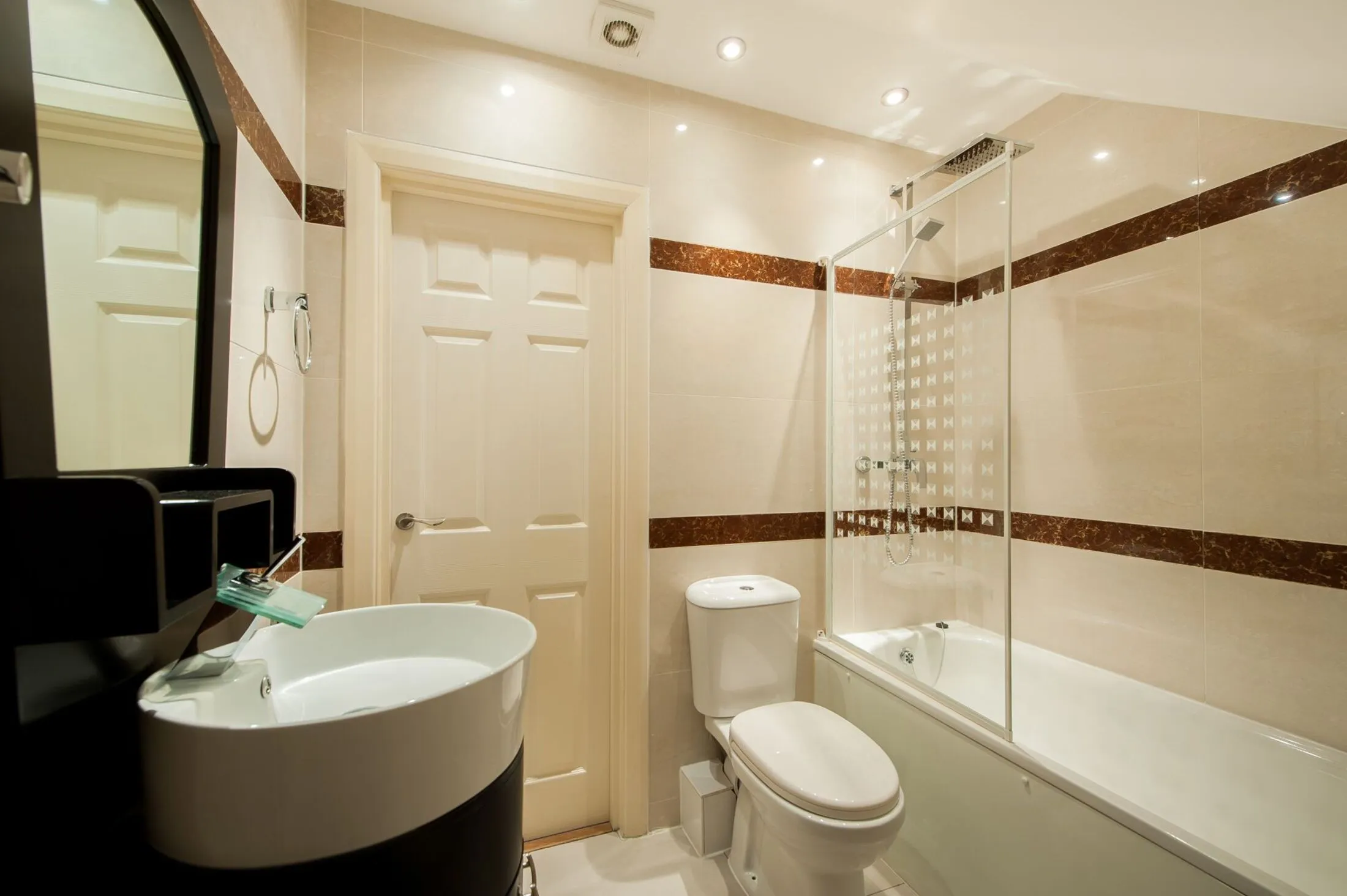 Flat Walton Avenue in Greater London