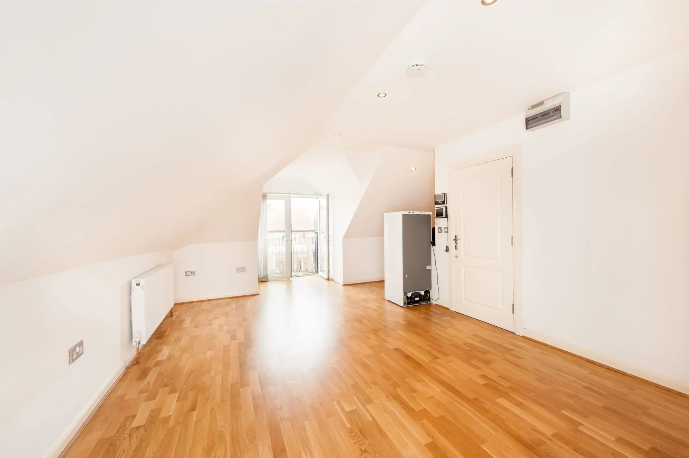 Flat Walton Avenue in Greater London