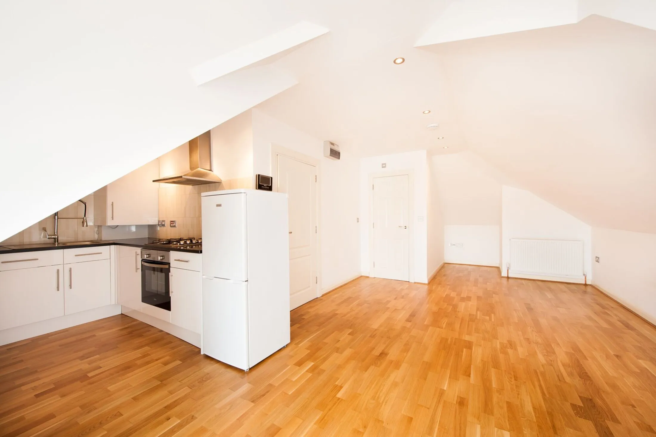 Flat Walton Avenue in Greater London