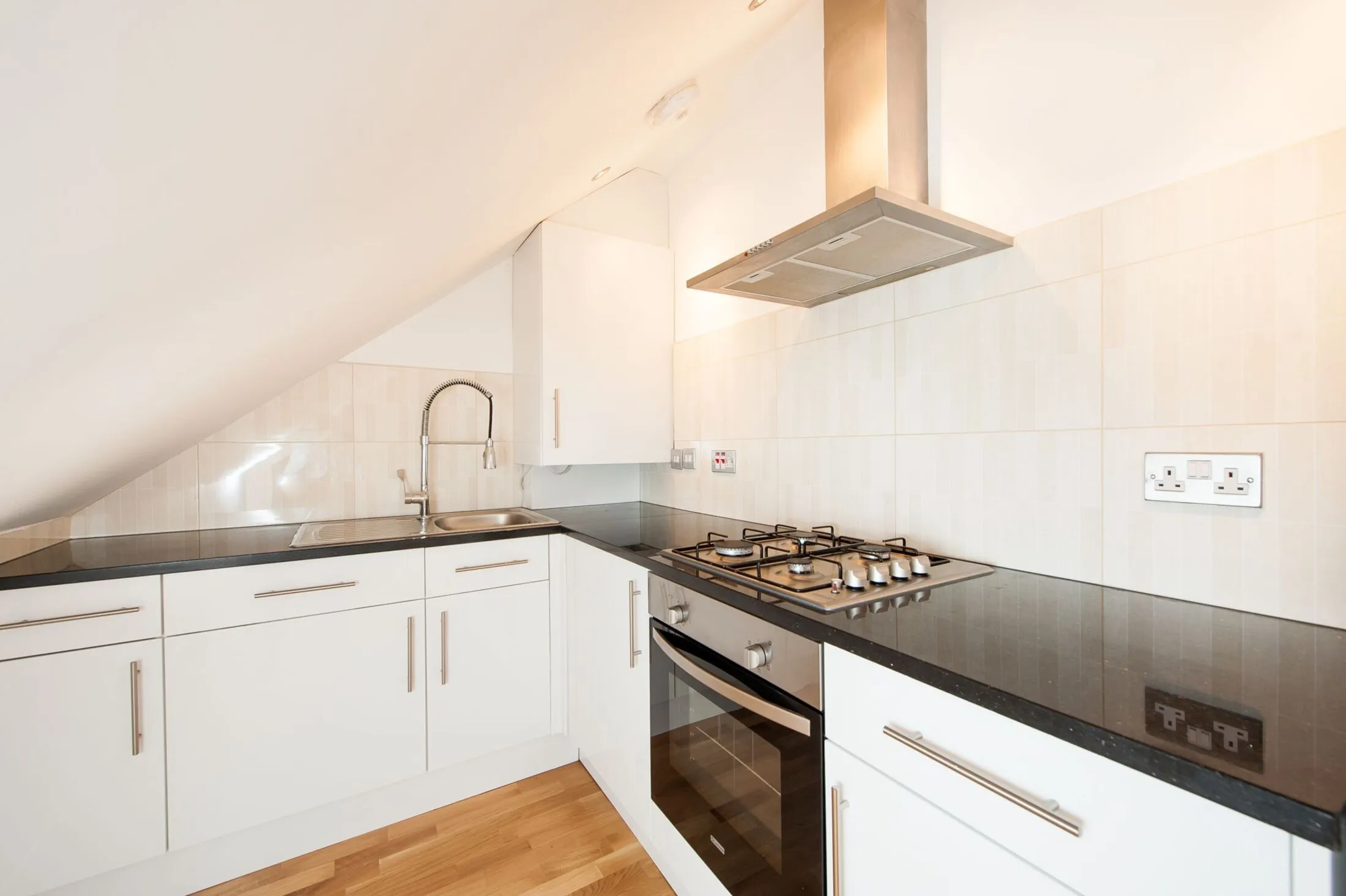 Flat Walton Avenue in Greater London