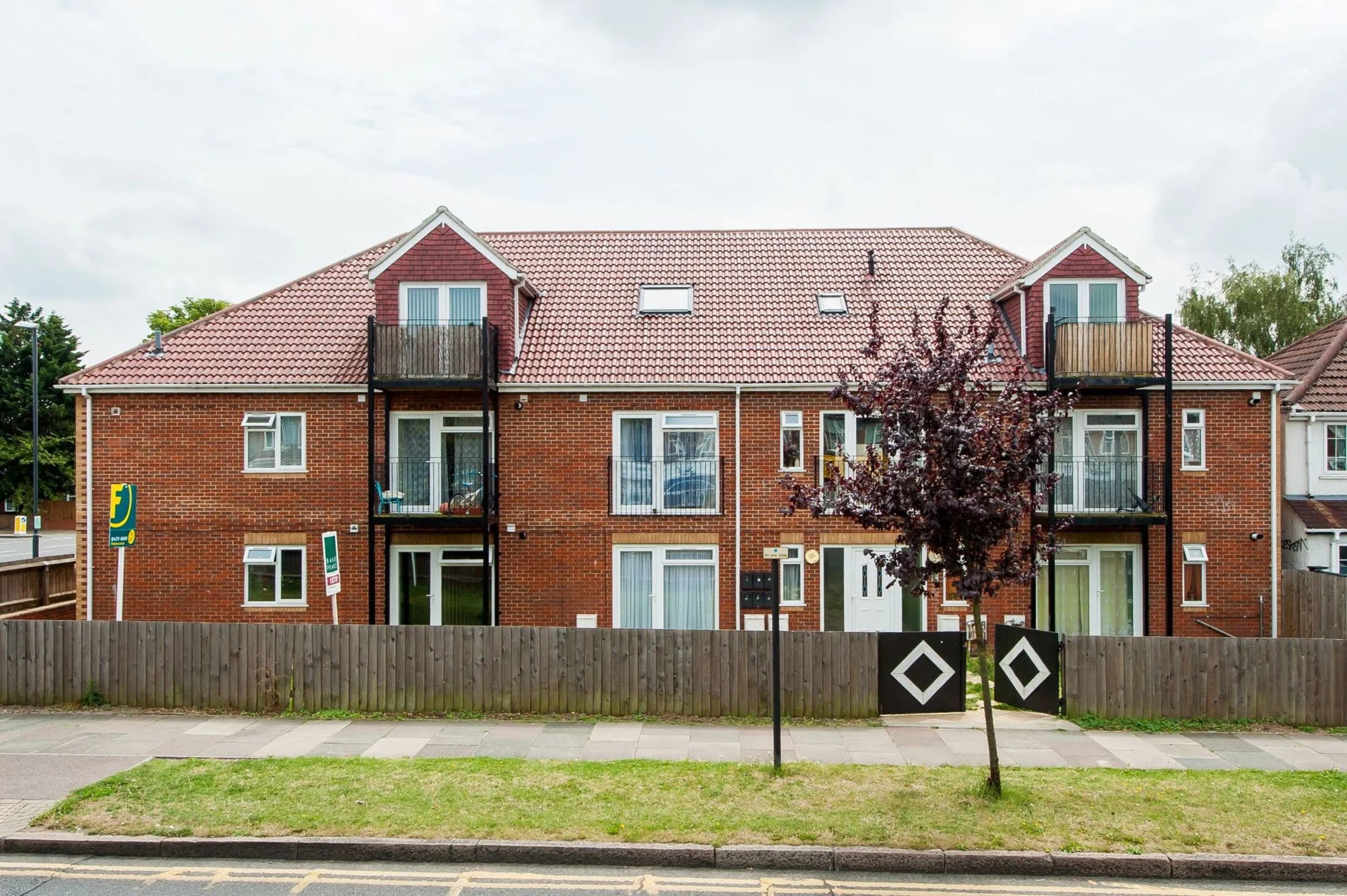Flat Walton Avenue in Greater London