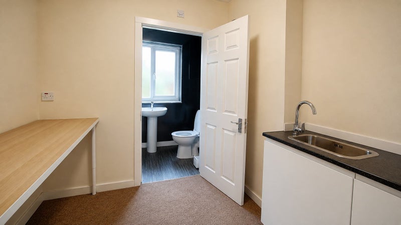 Room Conygre Road in Bristol