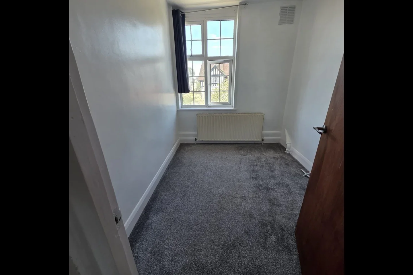 Flat Oakleigh Road North in Greater London