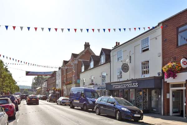 Flat High Street in Marlow