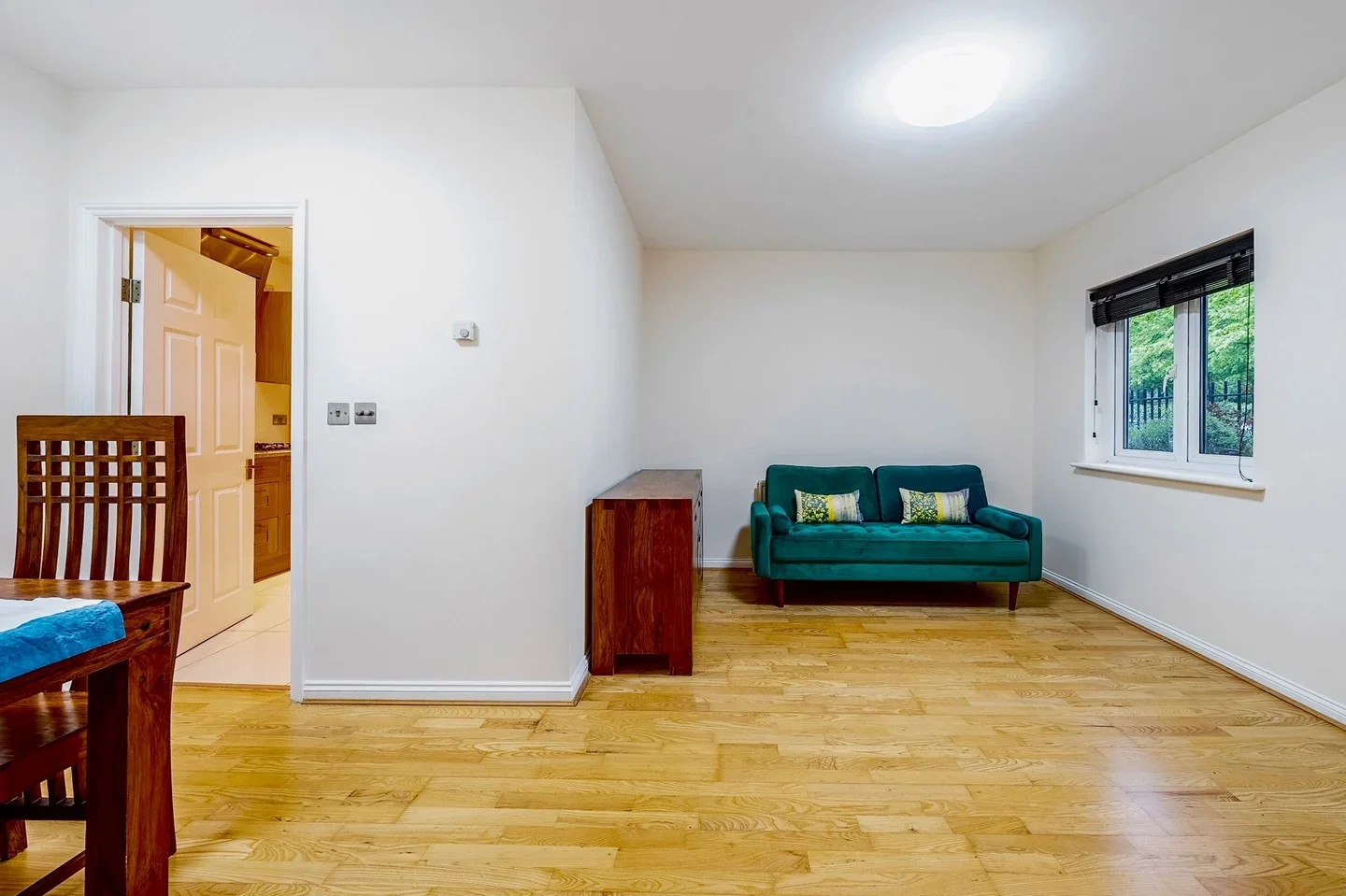 Flat Mellish Street in Greater London