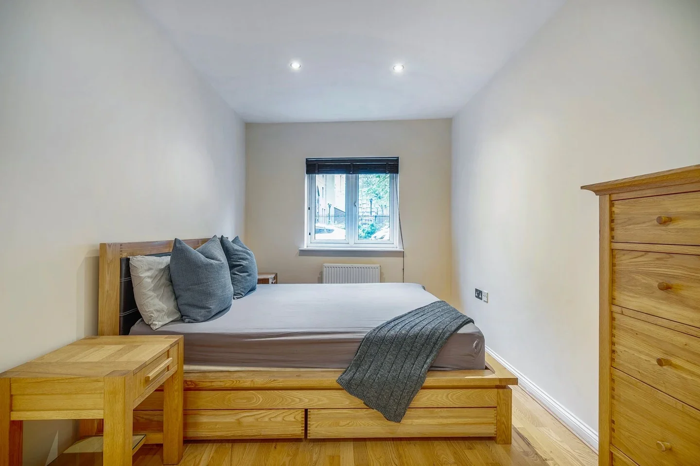 Flat Mellish Street in Greater London