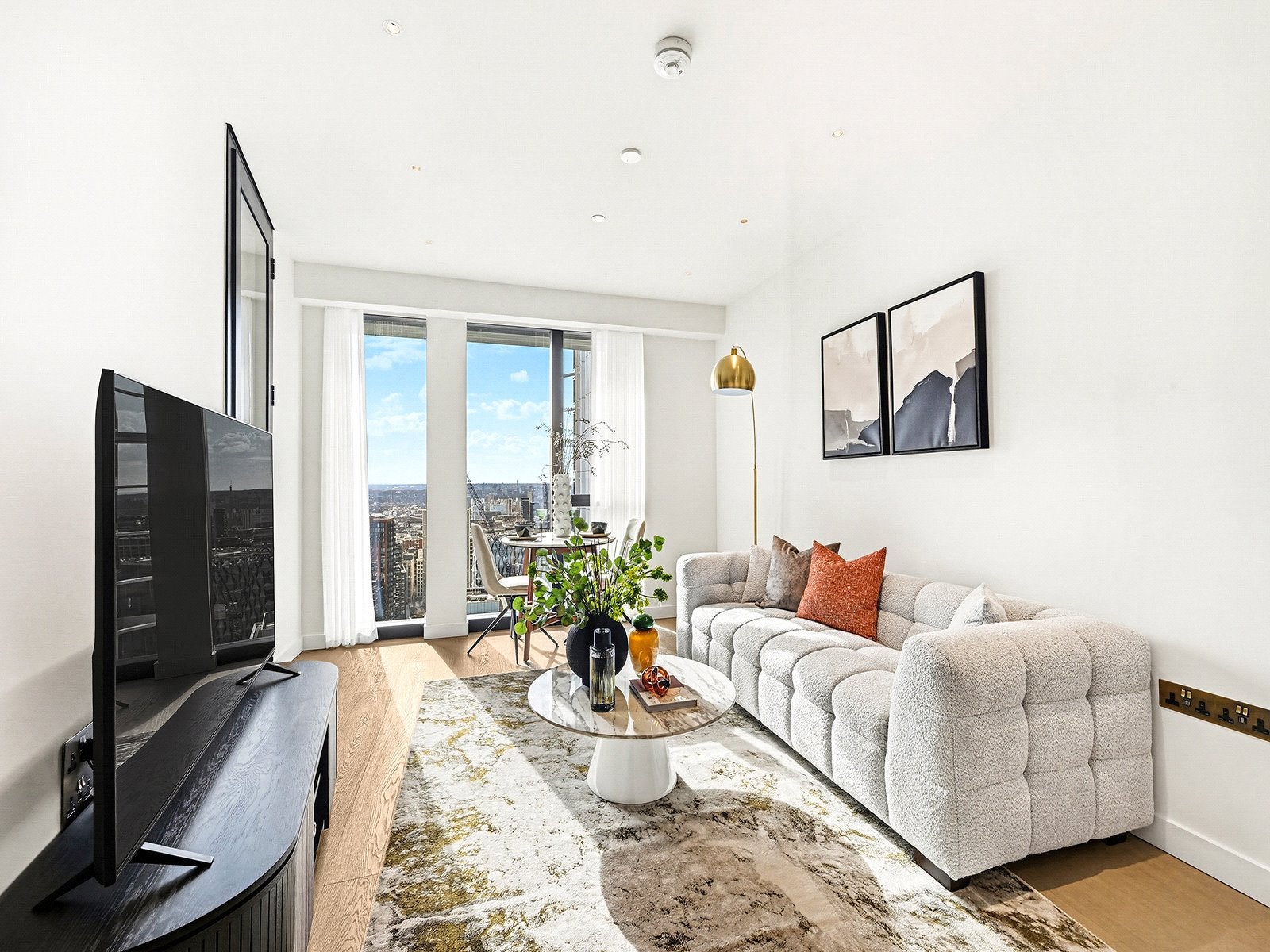 Flat Nine Elms Lane in Greater London
