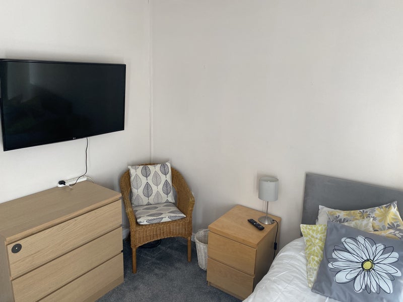 Room Walker Crescent in Slough