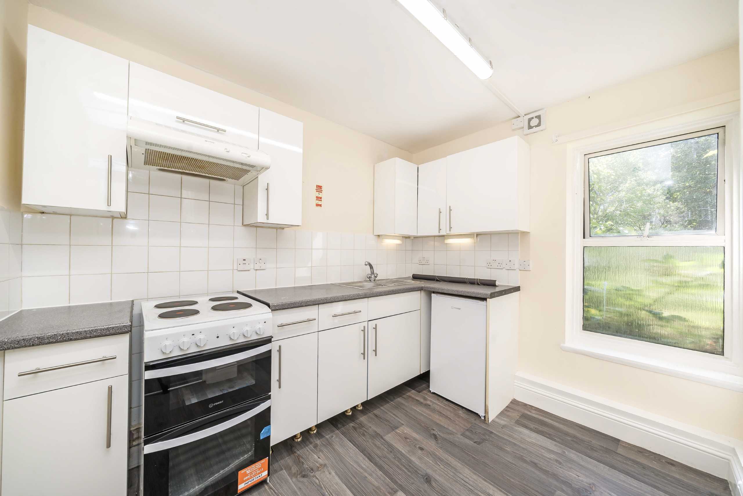 Flat Perryn Road in Greater London