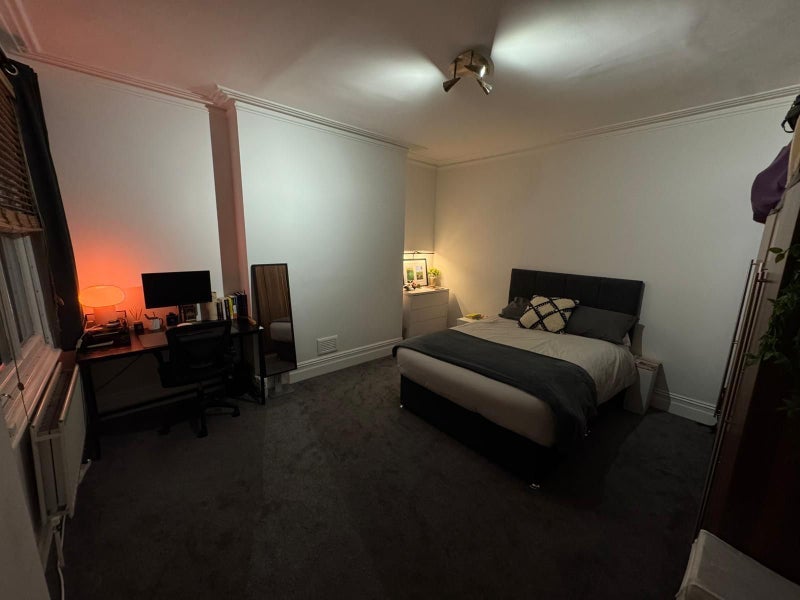 Room Castellain Road in City of Westminster