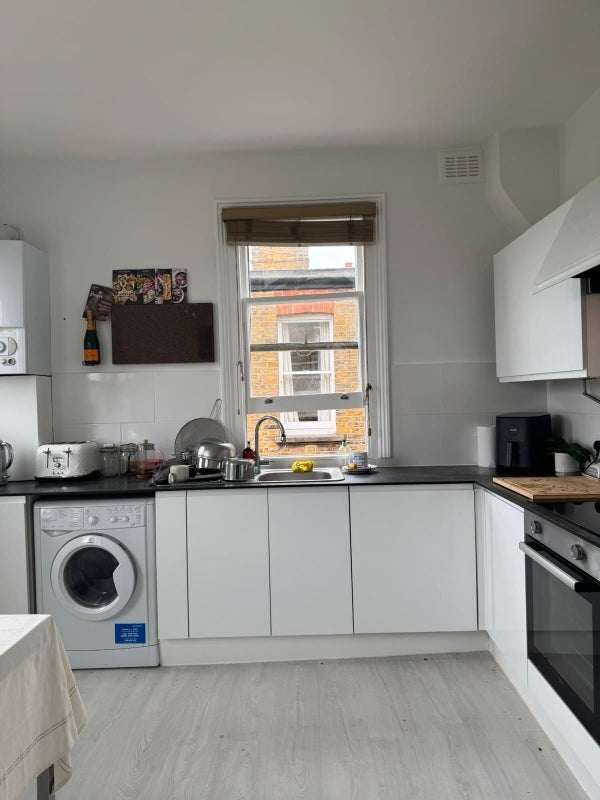 Room Castellain Road in City of Westminster