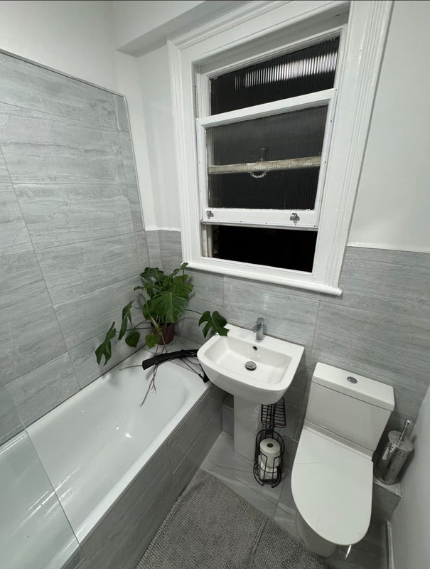 Room Castellain Road in City of Westminster