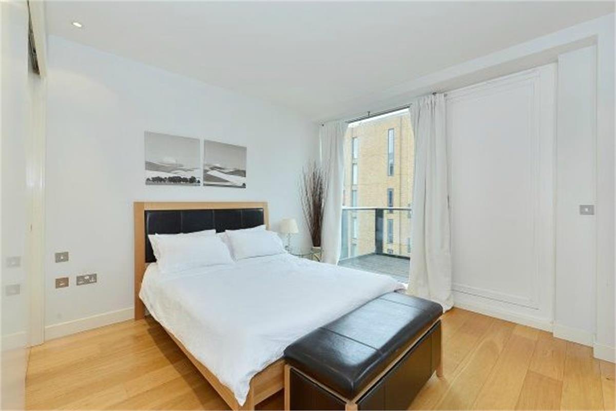 Flat Gatliff Road in City of Westminster