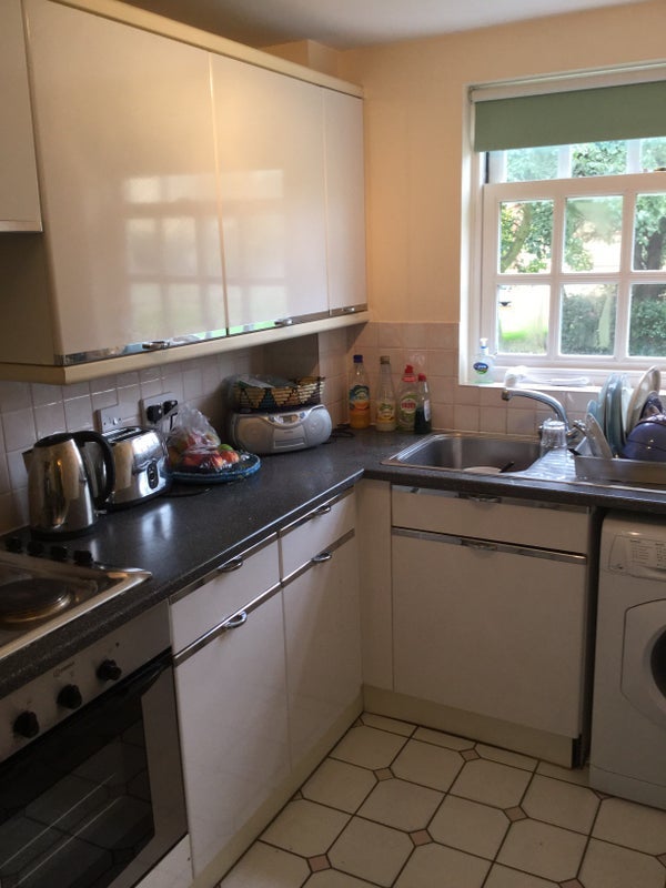 Room Sydenham Avenue in Greater London