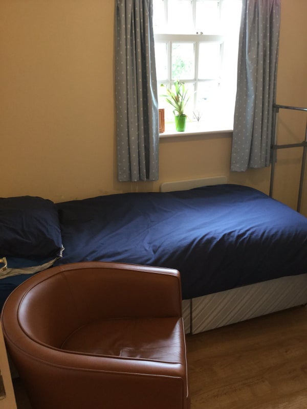 Room Sydenham Avenue in Greater London
