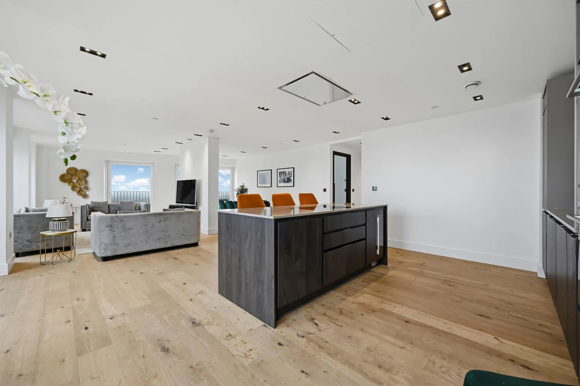 Flat Exchange Gardens in Greater London