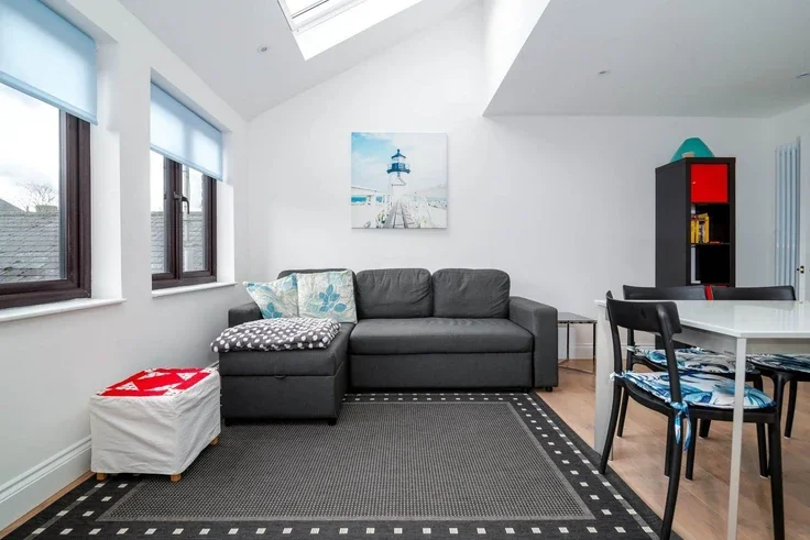 Flat Maysoule Road in Greater London