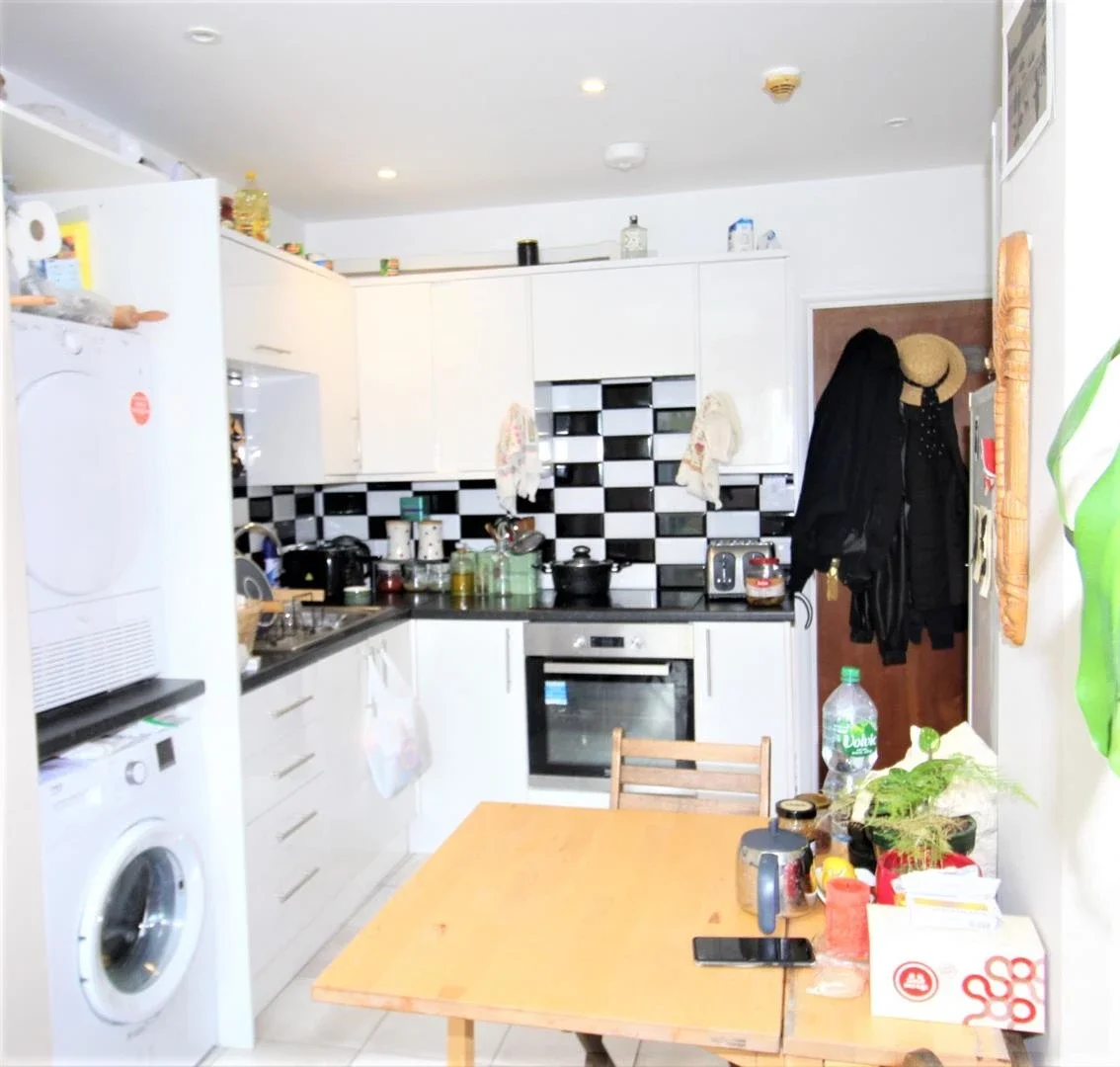 Flat Lausanne Road in Greater London