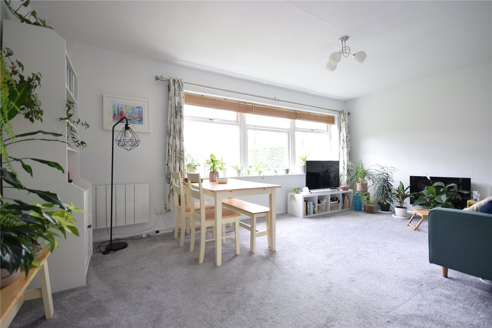 Flat Greenview Court in Leeds