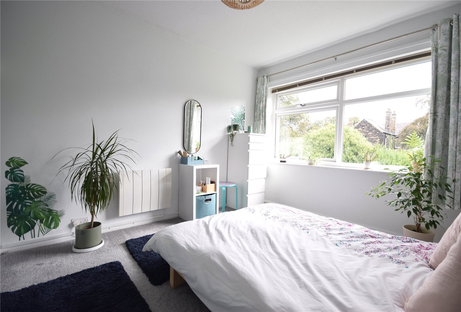 Flat Greenview Court in Leeds