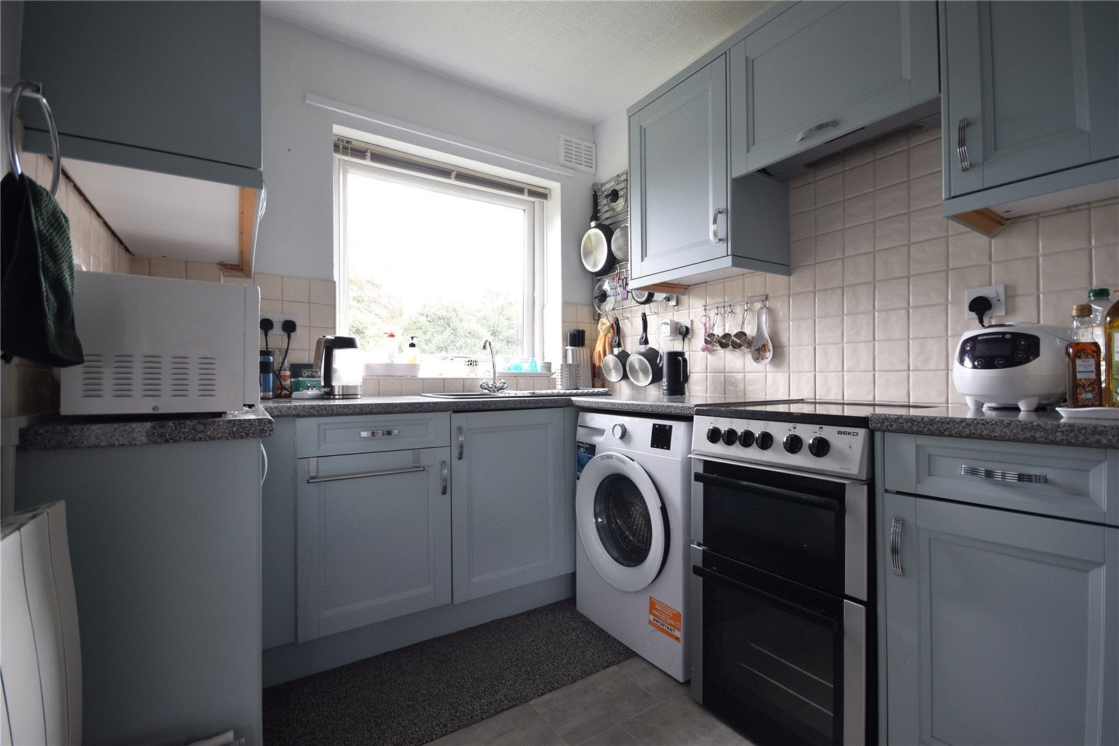 Flat Greenview Court in Leeds