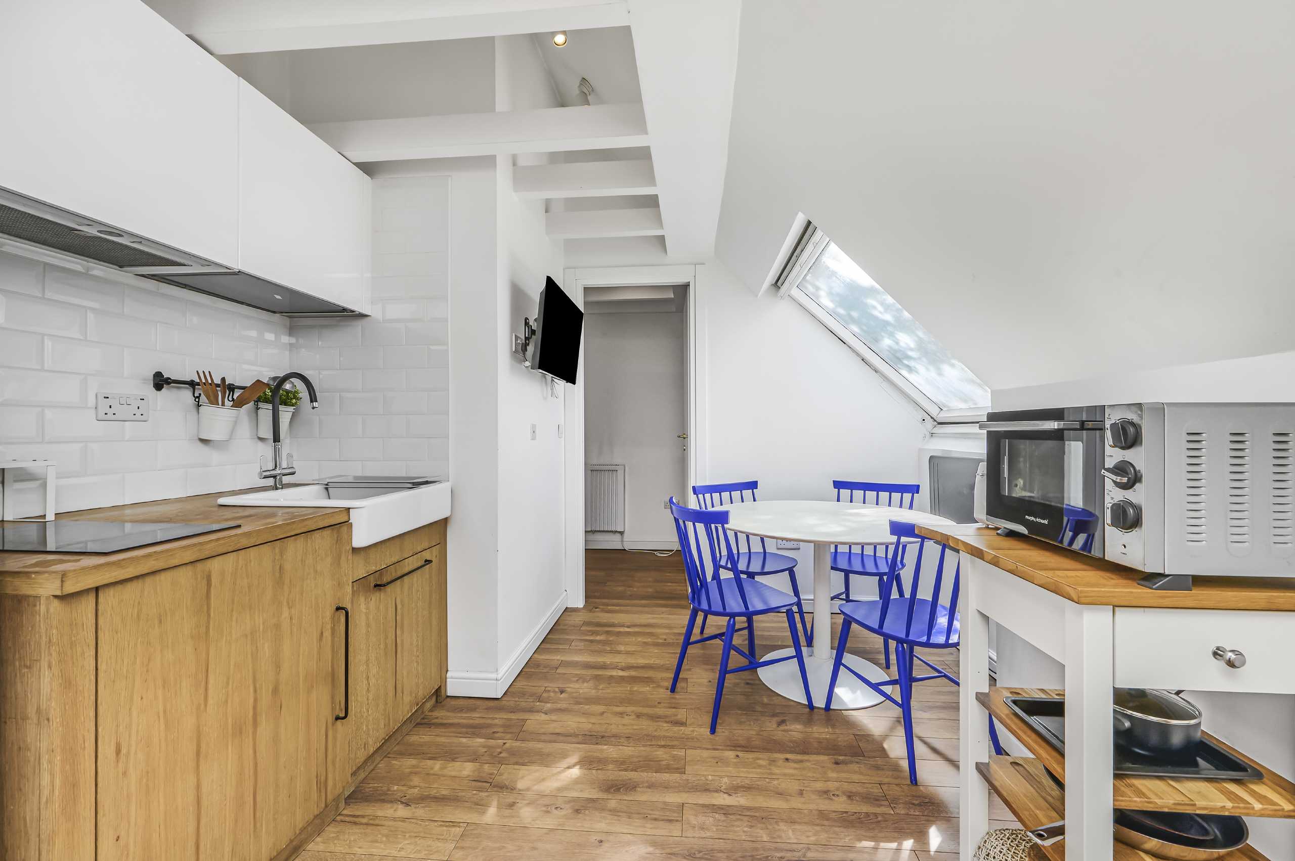 Flat Chestnut Close in Greater London