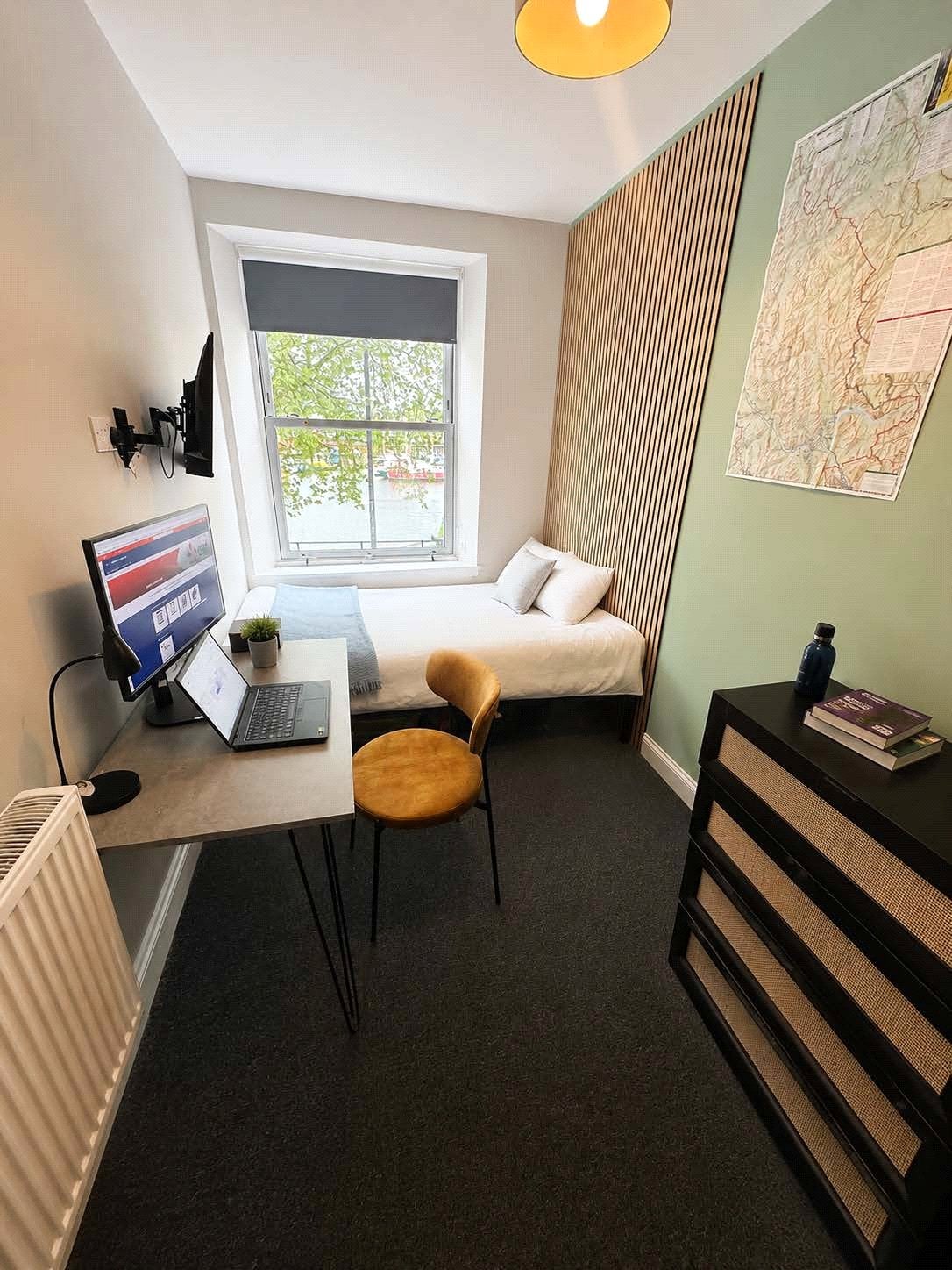 Flat Hotwell Road in Bristol