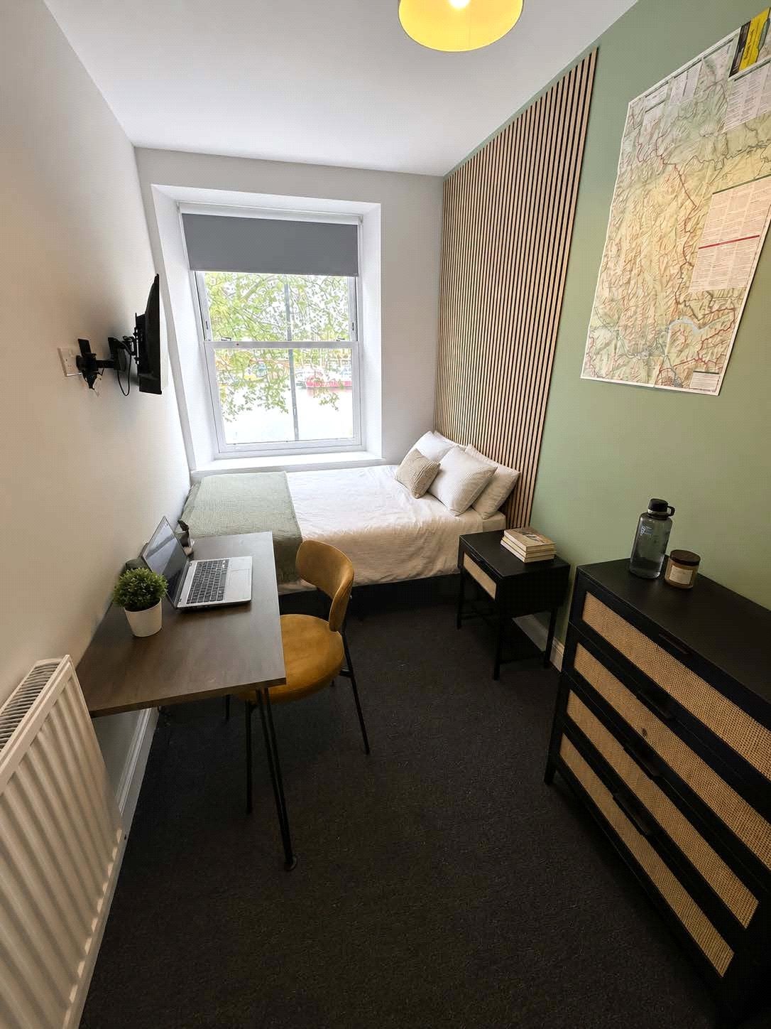 Flat Hotwell Road in Bristol