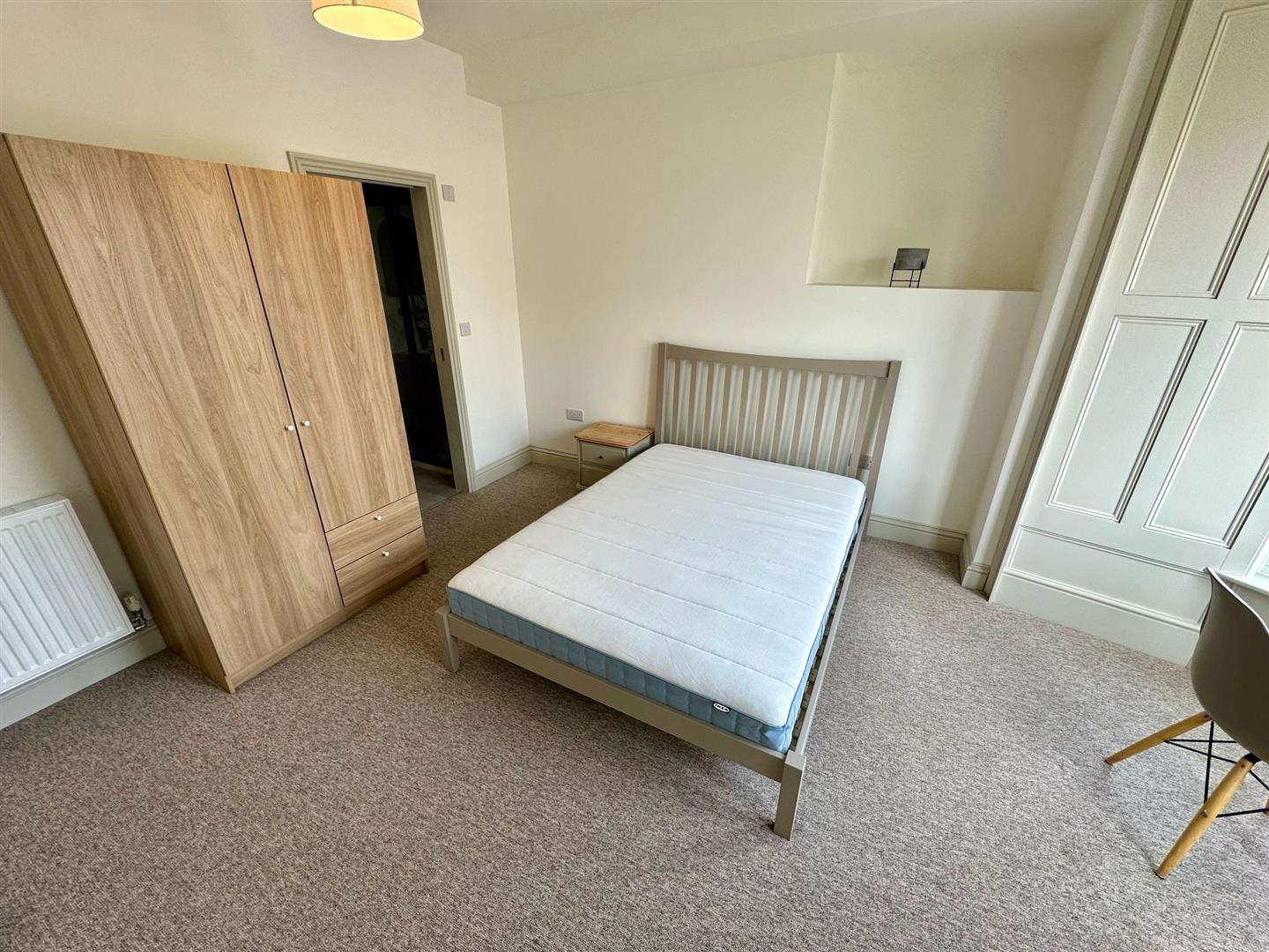 Room Fishponds Road in Bristol