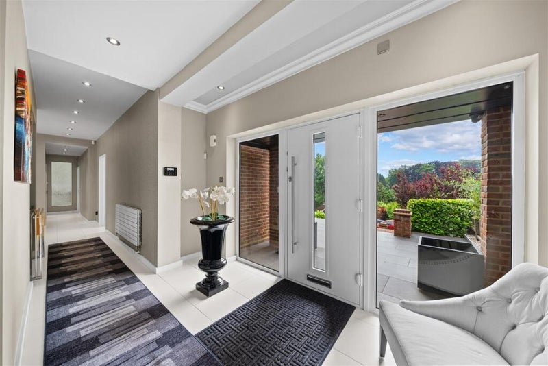 Room Monahan Avenue in Greater London