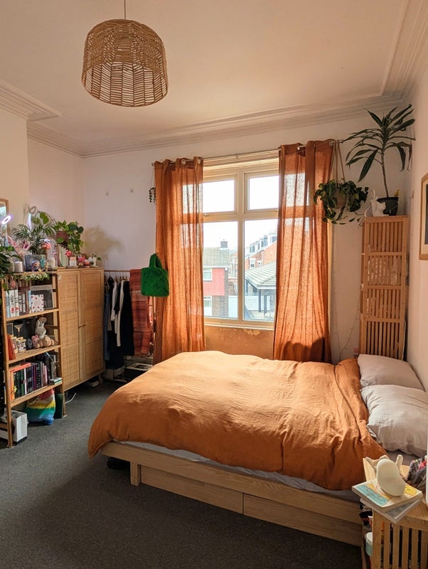 Room Whitehall Road in Gateshead