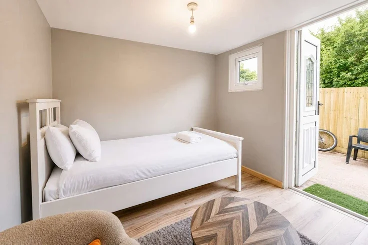 Flat Pentwyn Drive in Cardiff